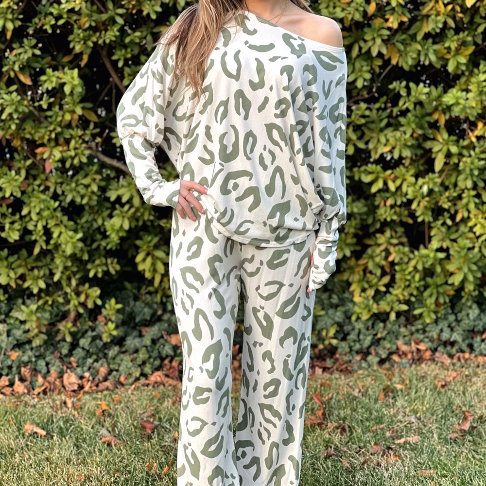 Cheetah Lounge Set